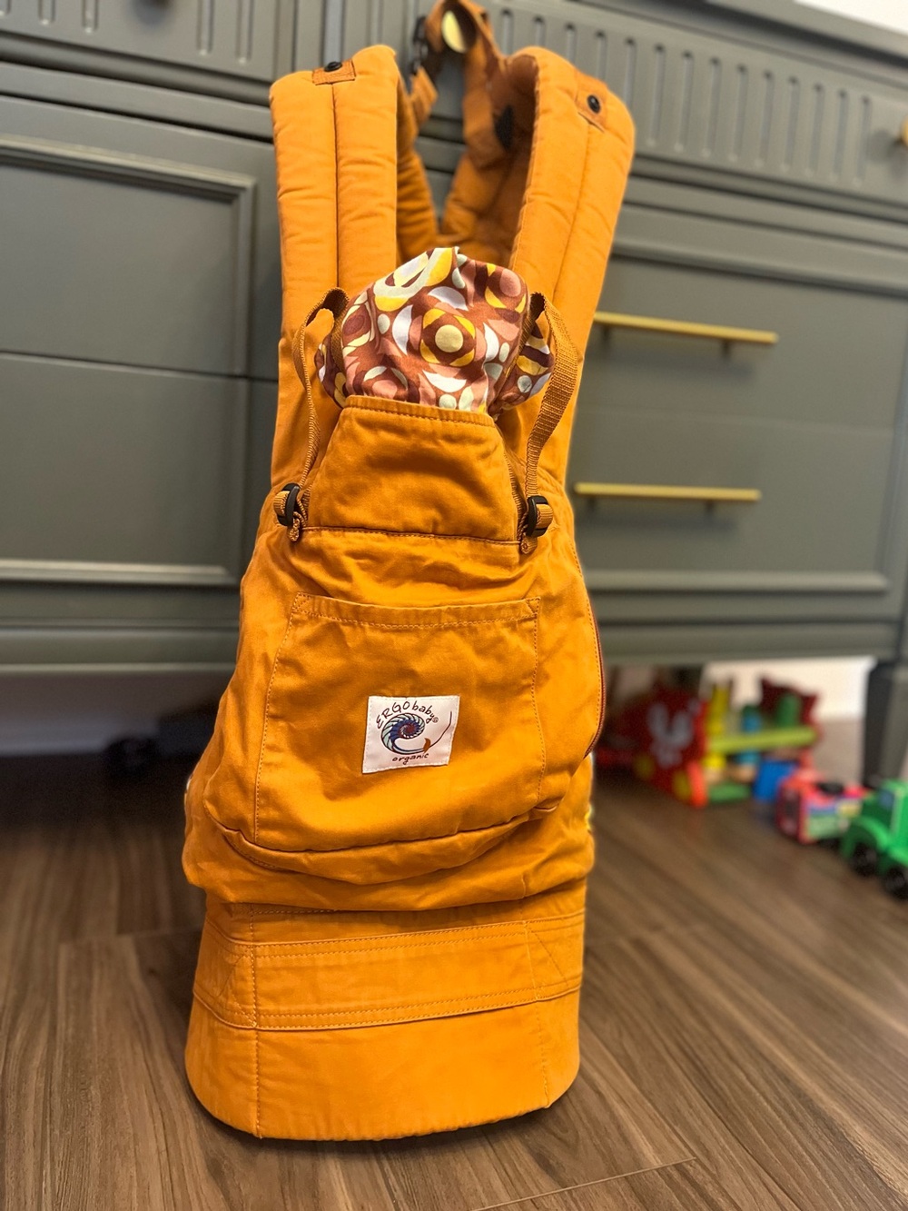 Organic ERGOBABY Carrier Hipster Burnt Orange with 🌈Multicolor Sun Hood